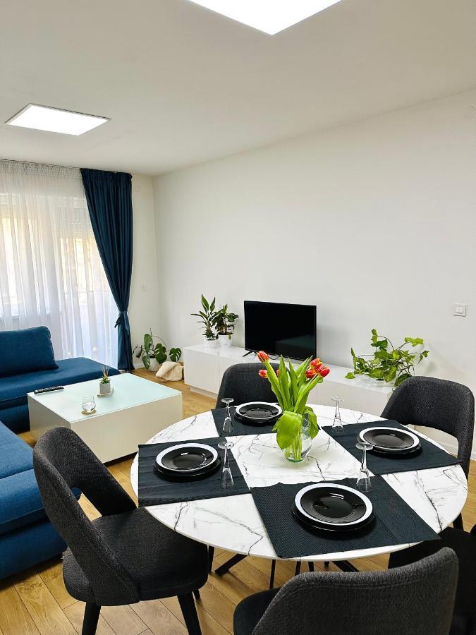 Daylight Apartment Skopje Buitenkant foto