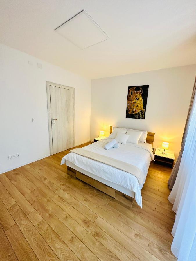 Daylight Apartment Skopje Buitenkant foto