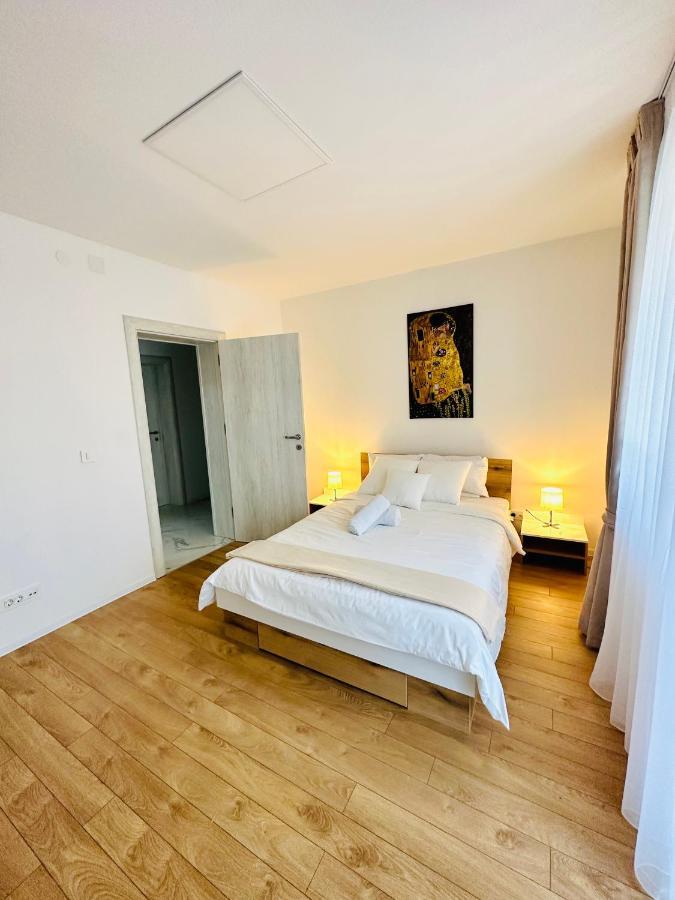 Daylight Apartment Skopje Buitenkant foto